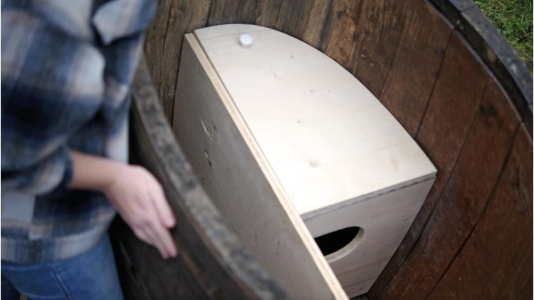 Schritt 6: Innere Konstruktion einbauen
Wie baut man einen Hasenstall aus einem alten Holzfass ?